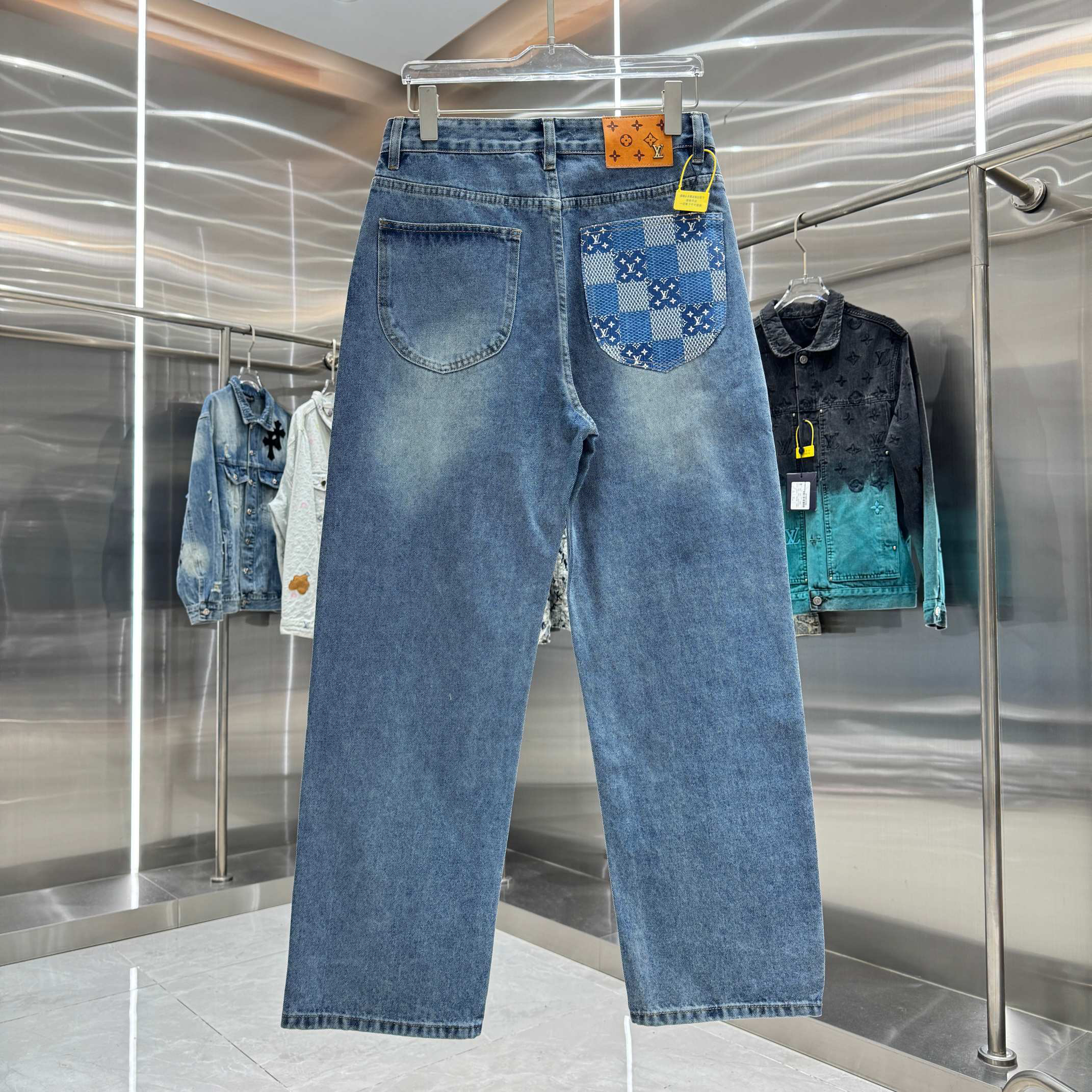 Louis Vuitton Pants in Black