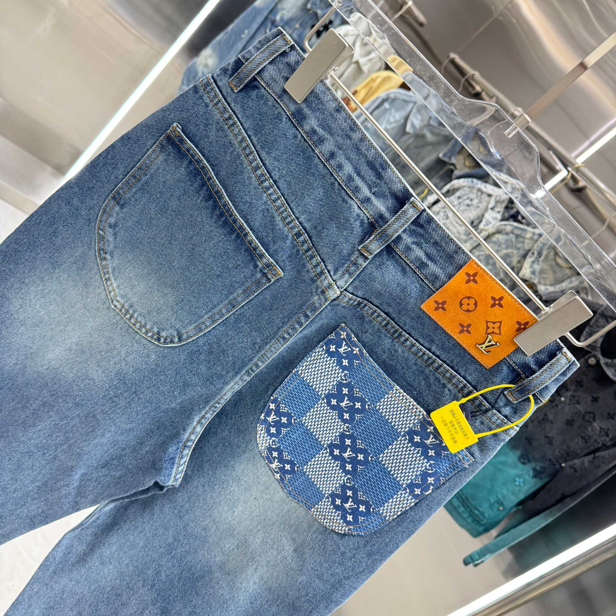 Louis Vuitton Pants in Black