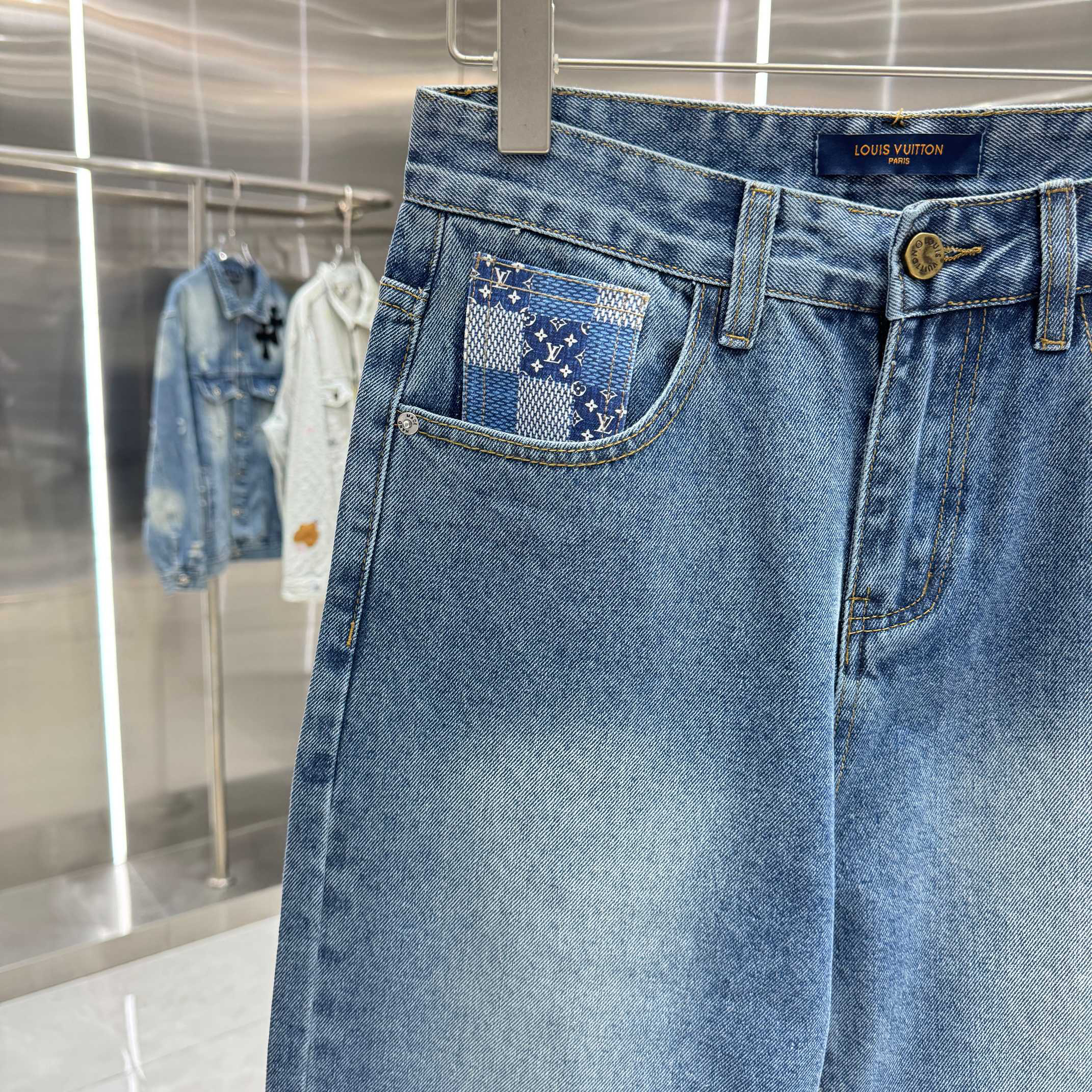 Louis Vuitton Pants in Black