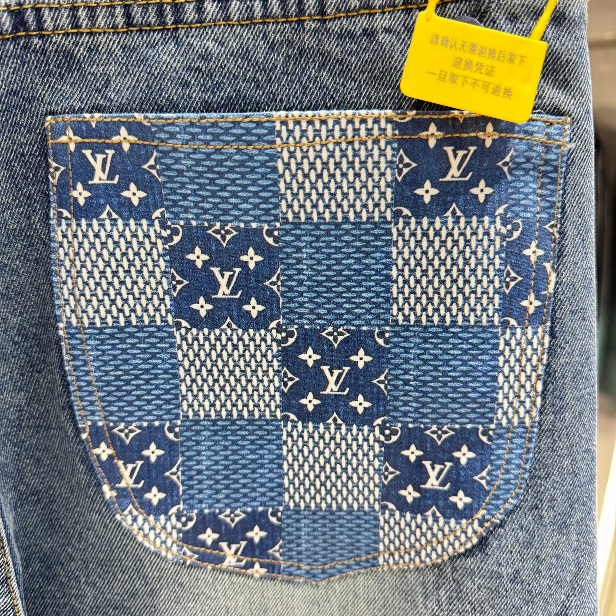 Louis Vuitton Pants in Black