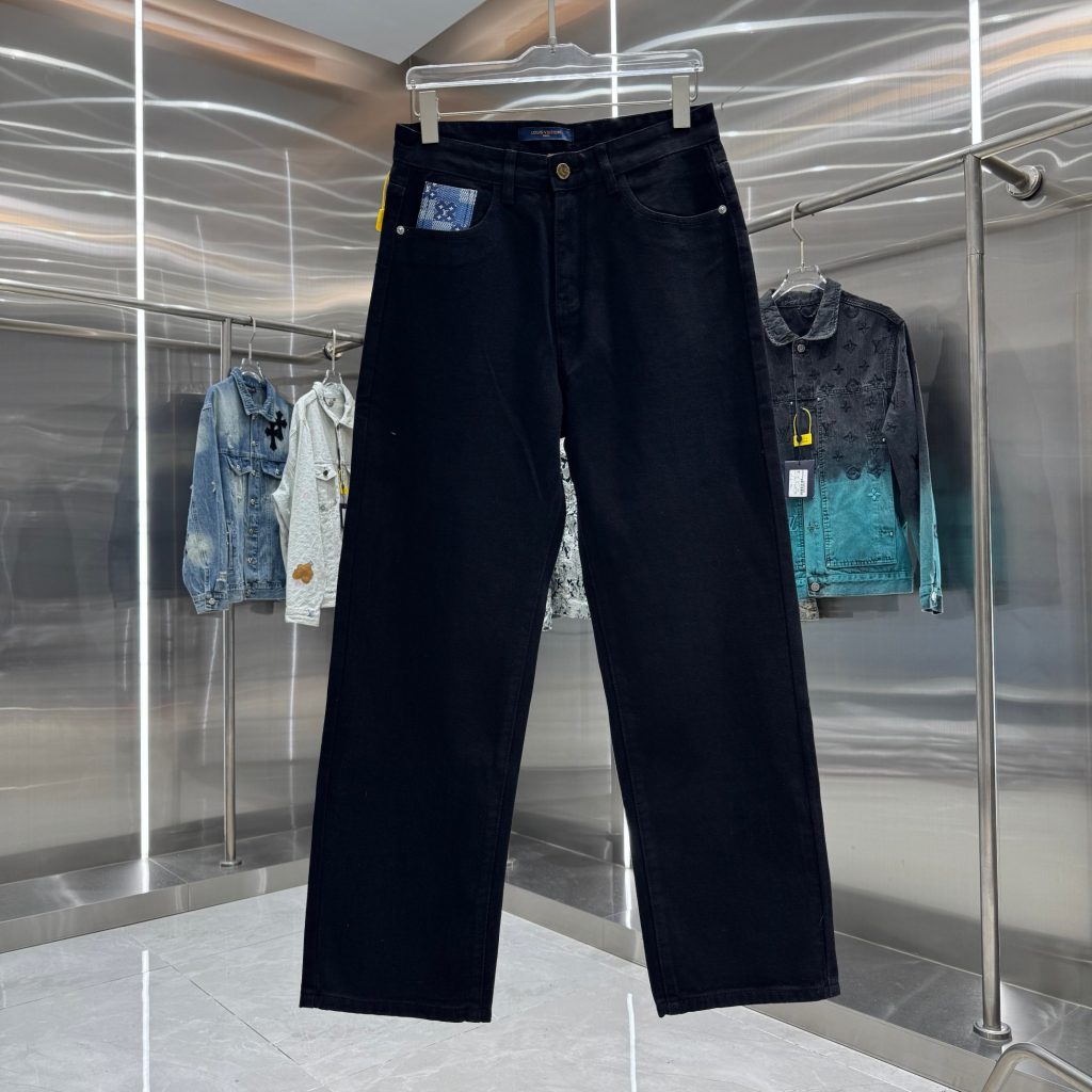 Louis Vuitton Pants in Black