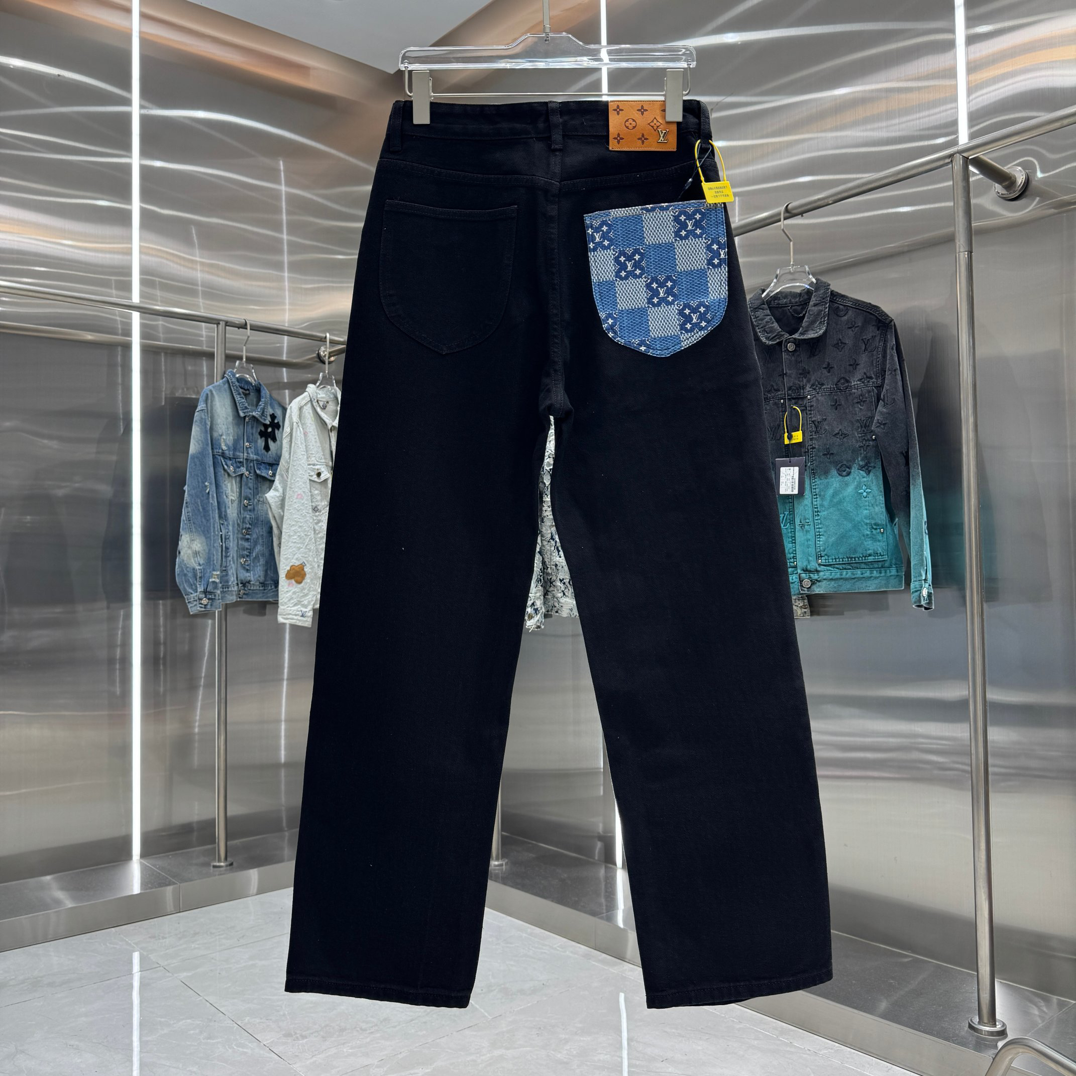 Louis Vuitton Pants in Black