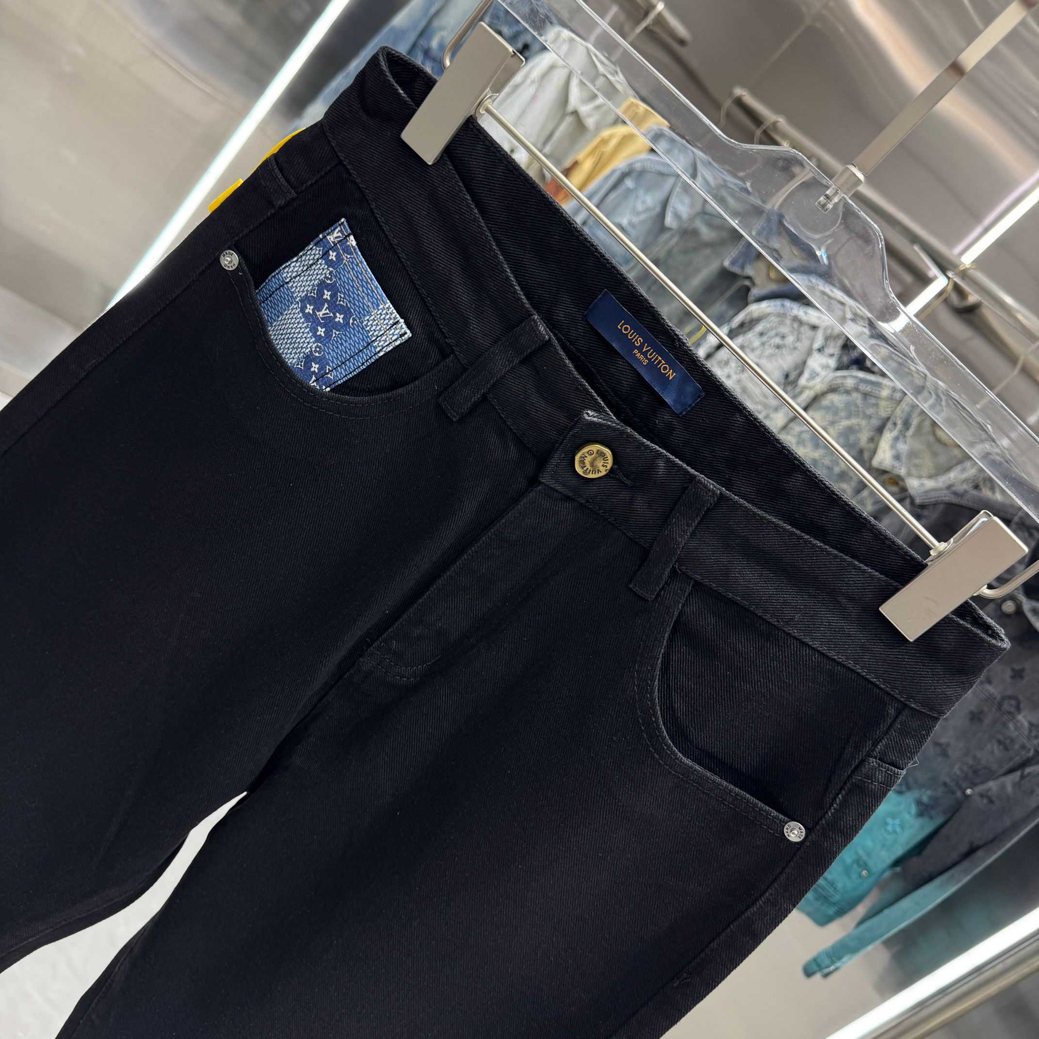Louis Vuitton Pants in Black