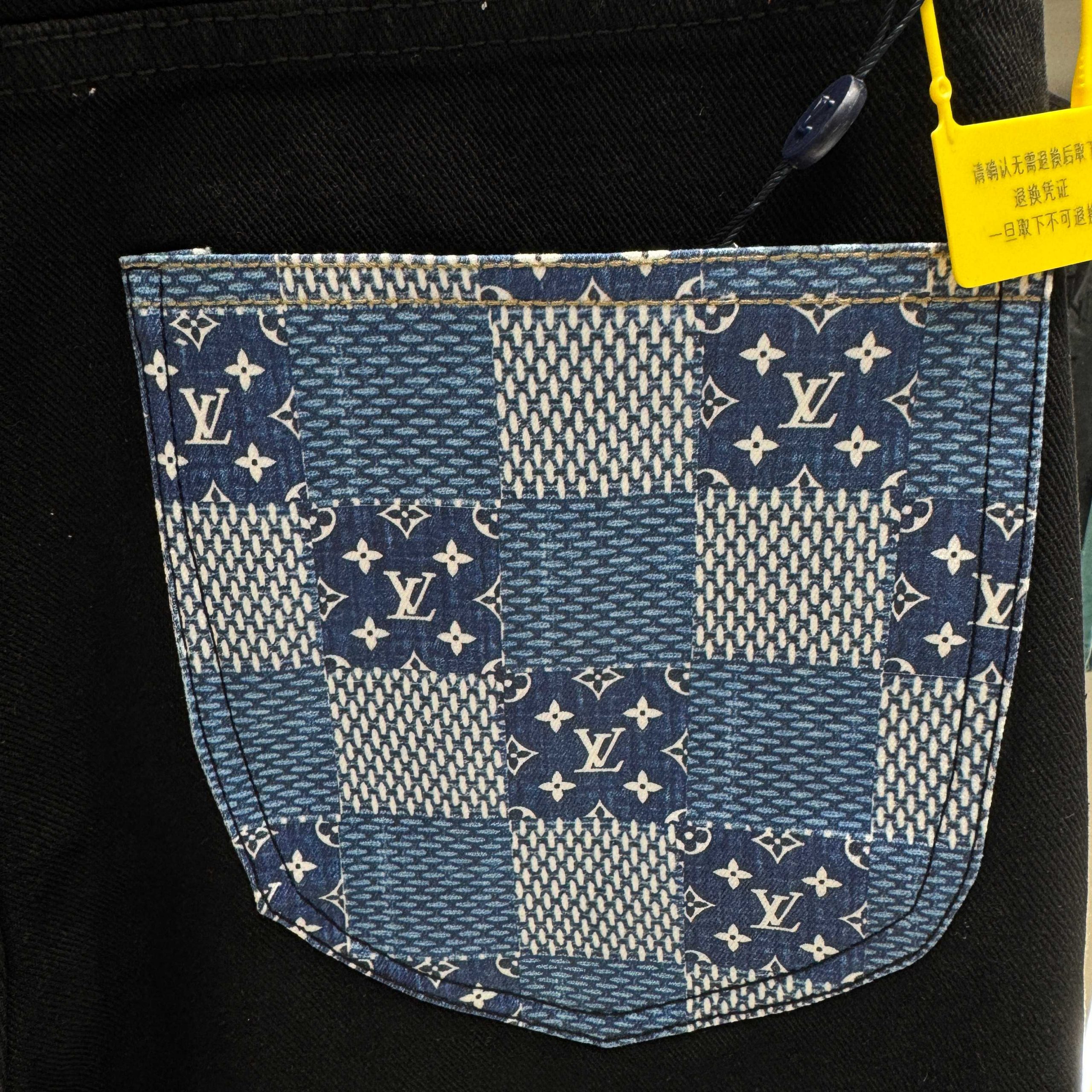 Louis Vuitton Pants in Black