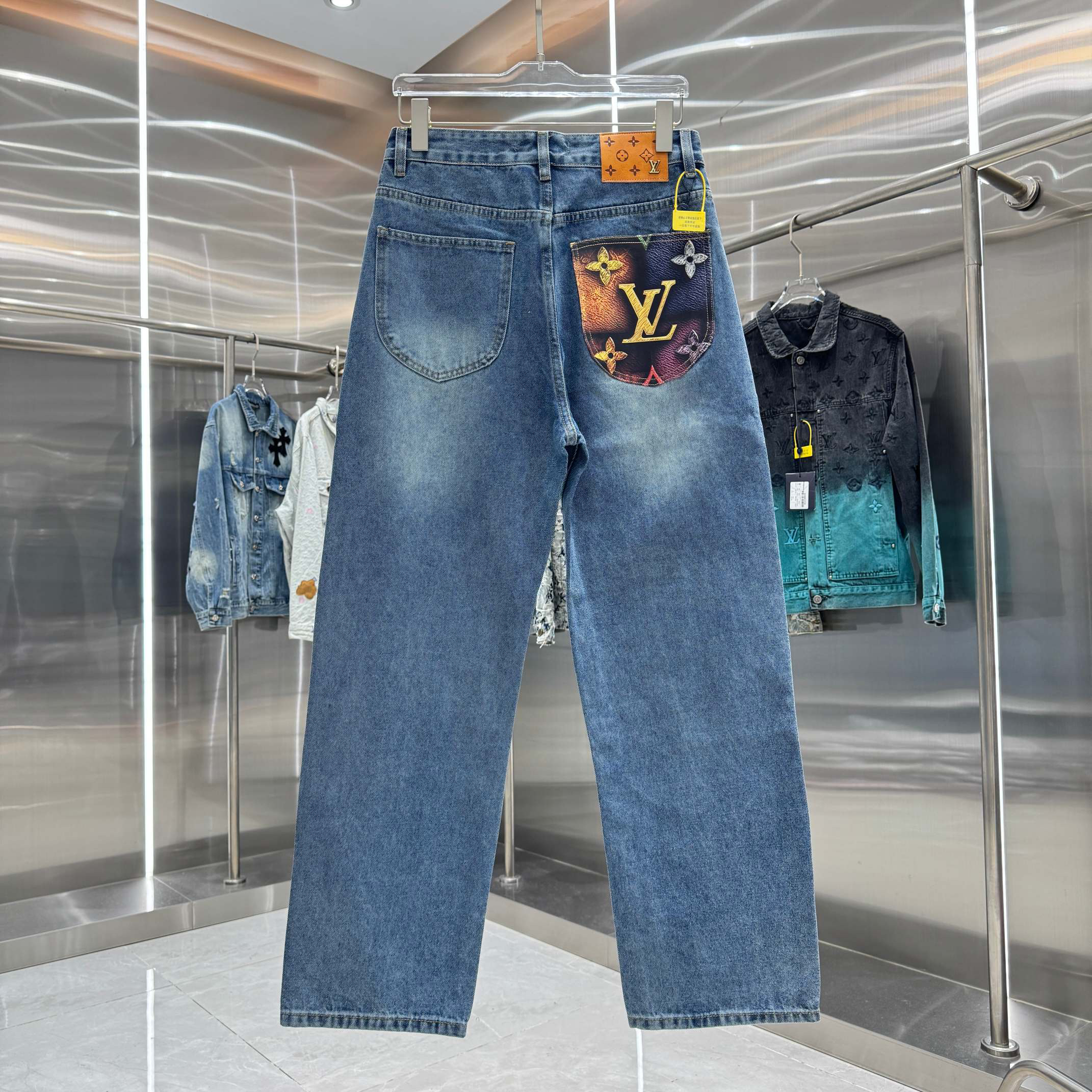 Louis Vuitton Pants in Black