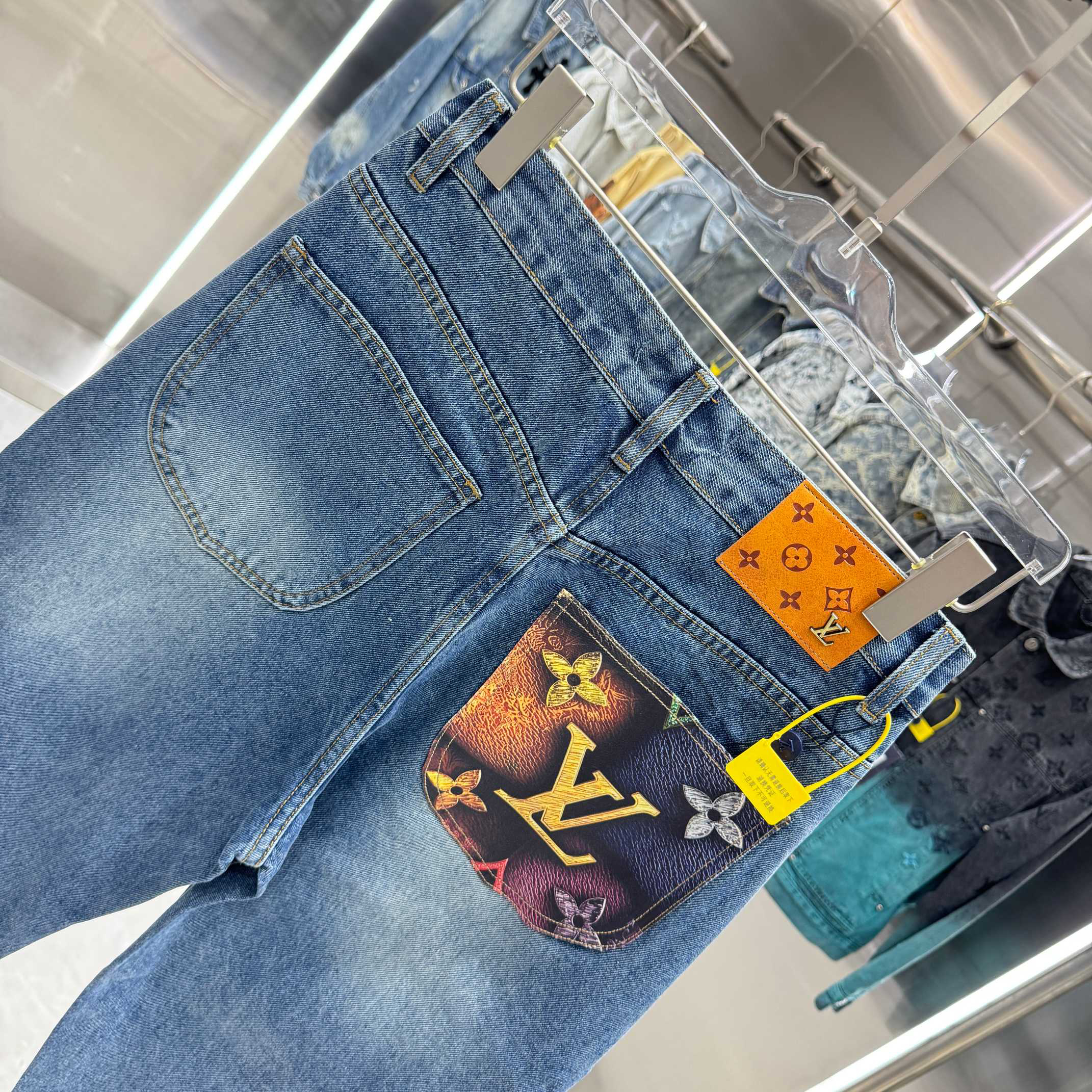 Louis Vuitton Pants in Black