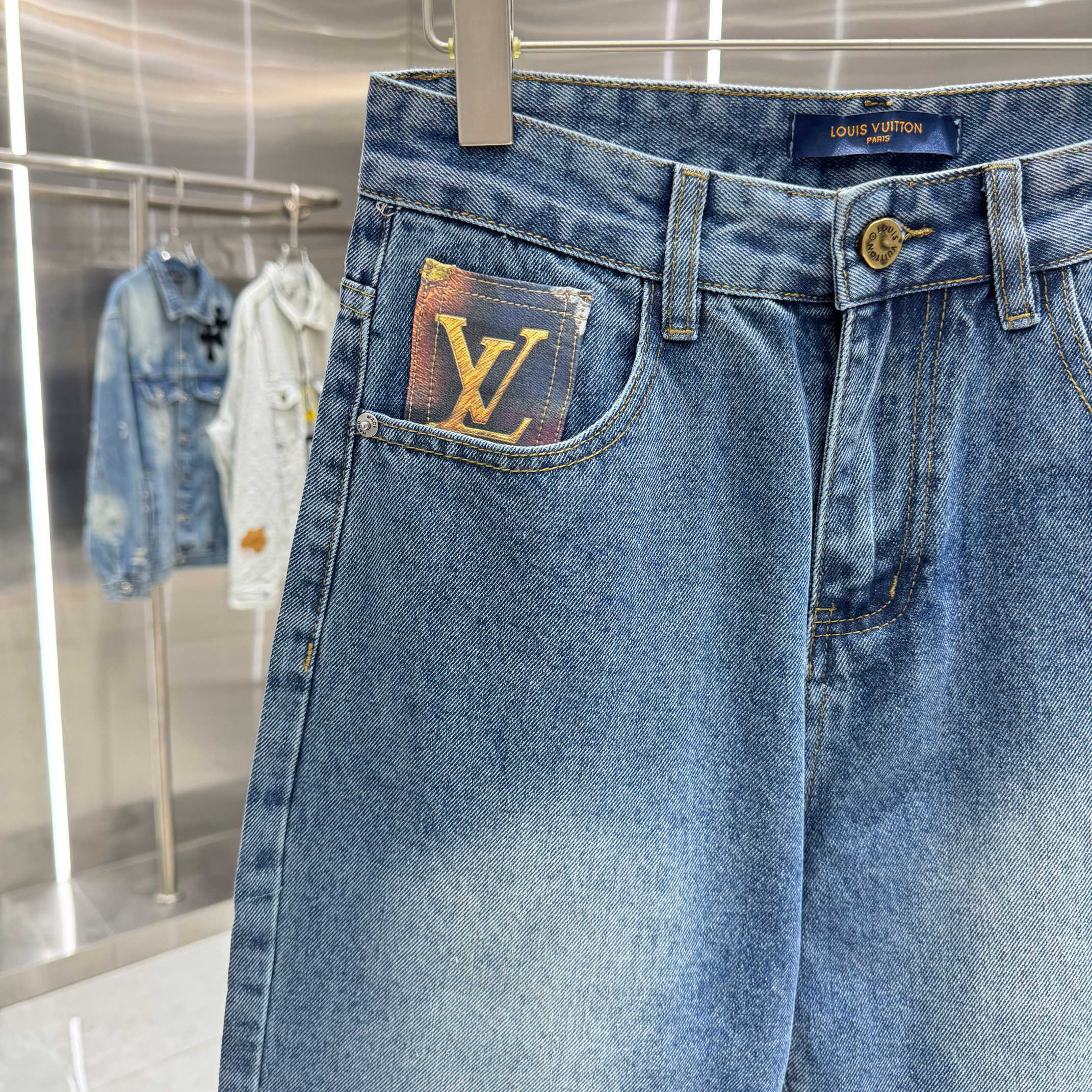 Louis Vuitton Pants in Black