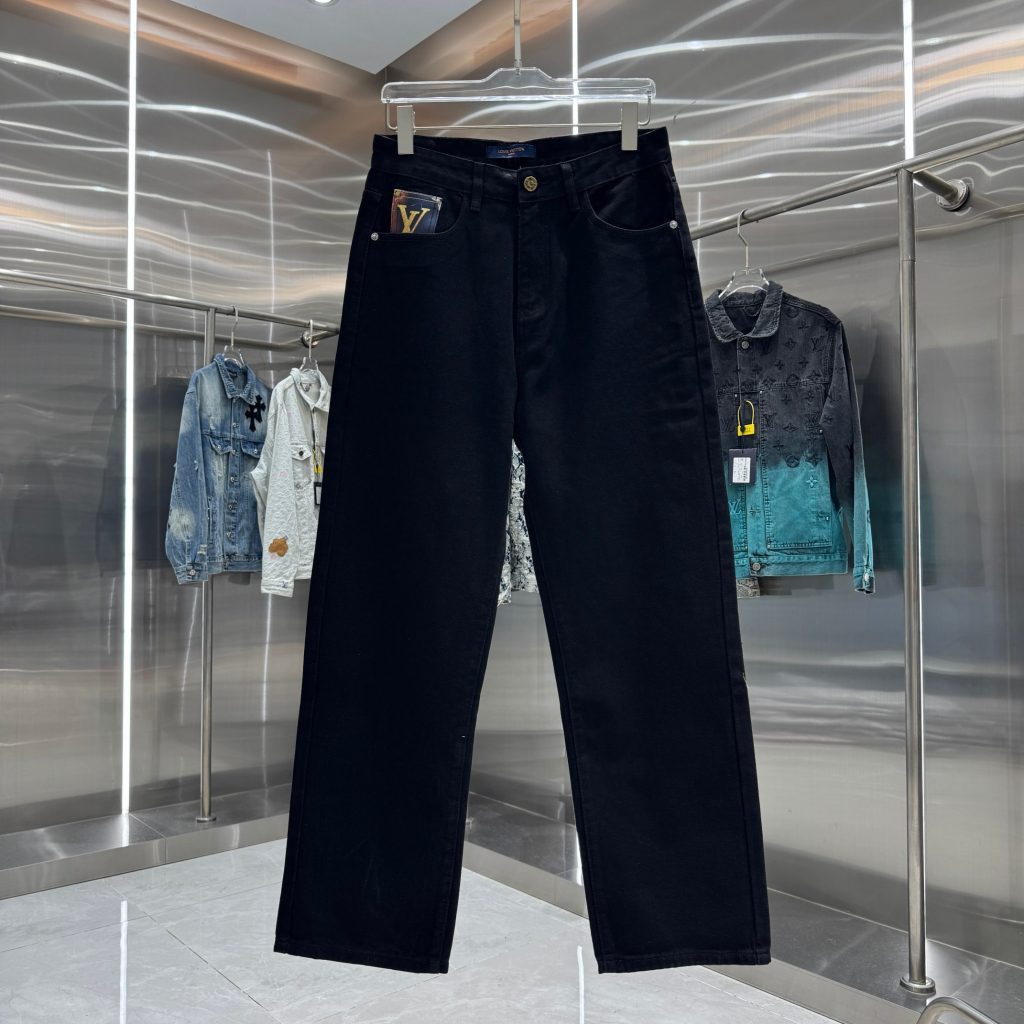 Louis Vuitton Pants in Black