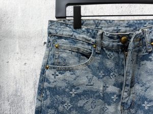 Louis Vuitton Pants in White
