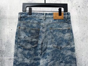 Louis Vuitton Pants in White