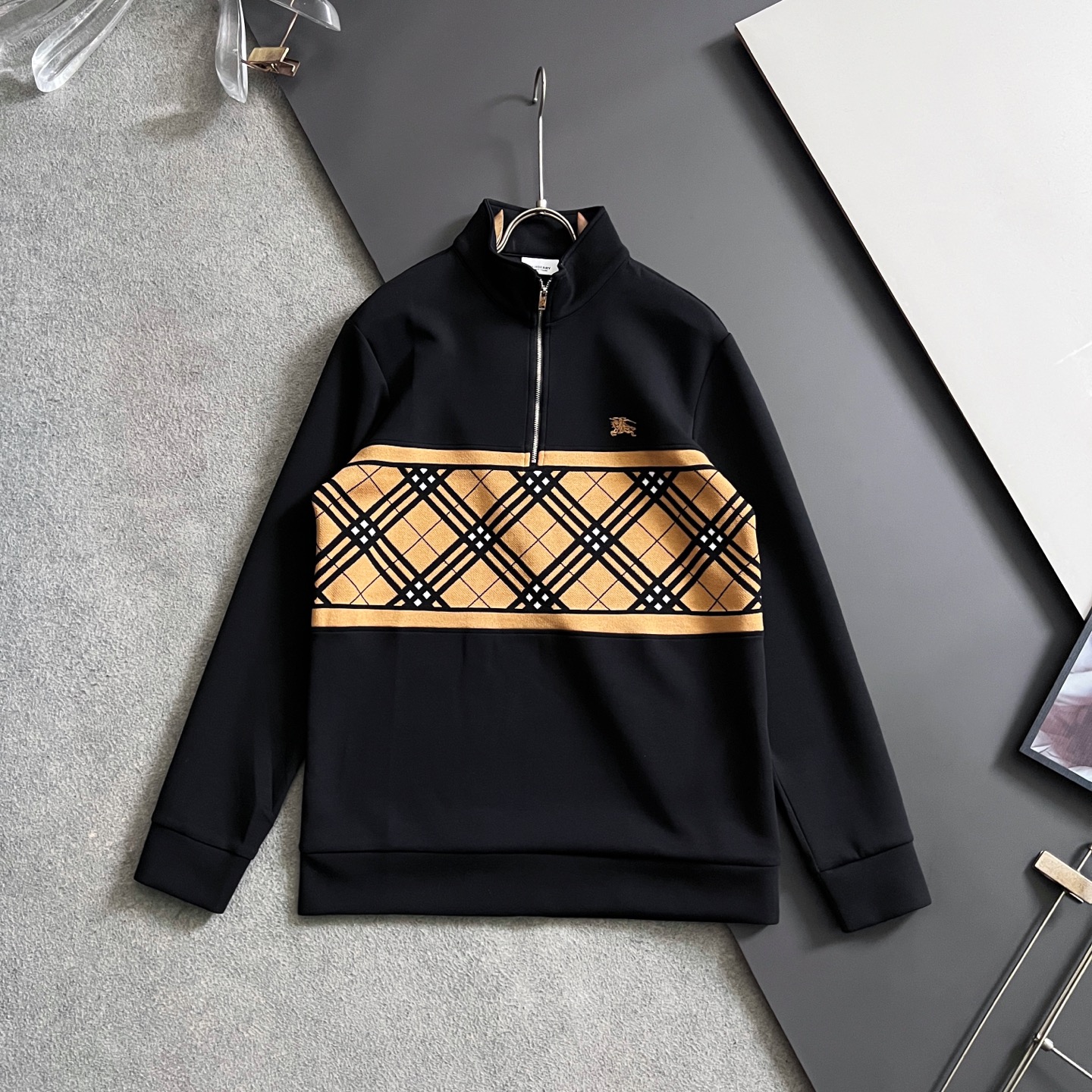 Hoodie in Black