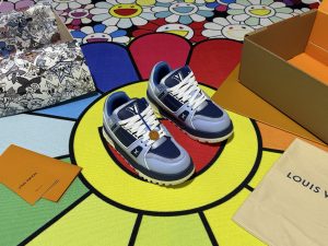 Louis Vuitton Sneakers in Denim