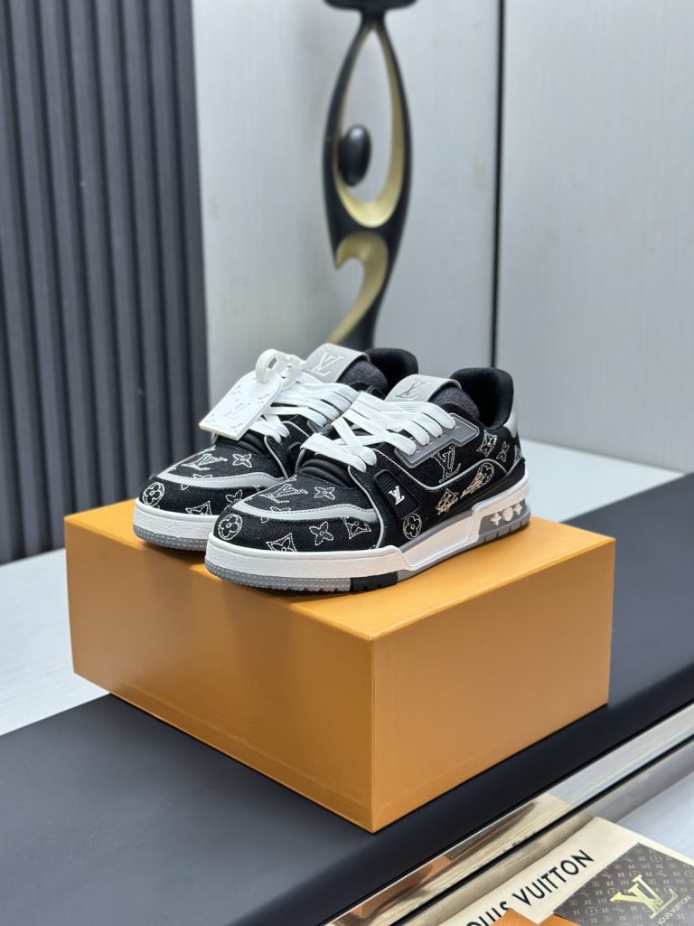 Louis Vuitton Sneakers