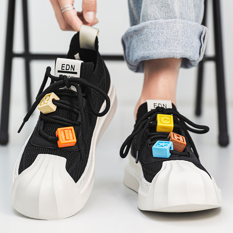 null Sneakers