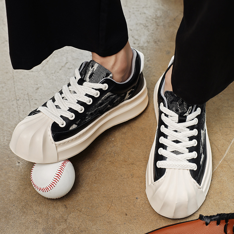 null Sneakers