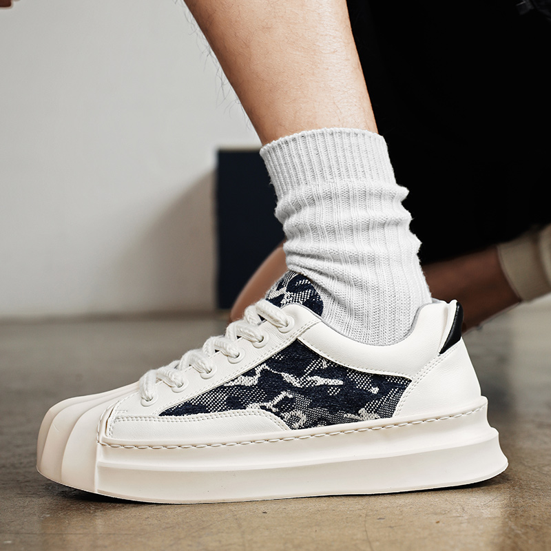 null Sneakers