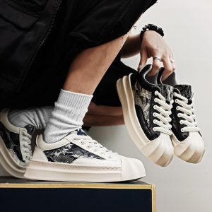 null Sneakers