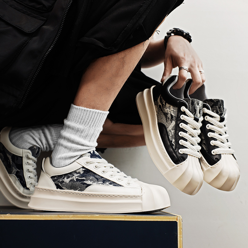 null Sneakers