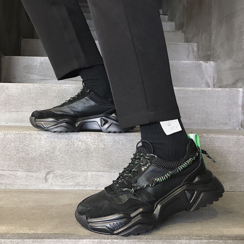 null Sneakers