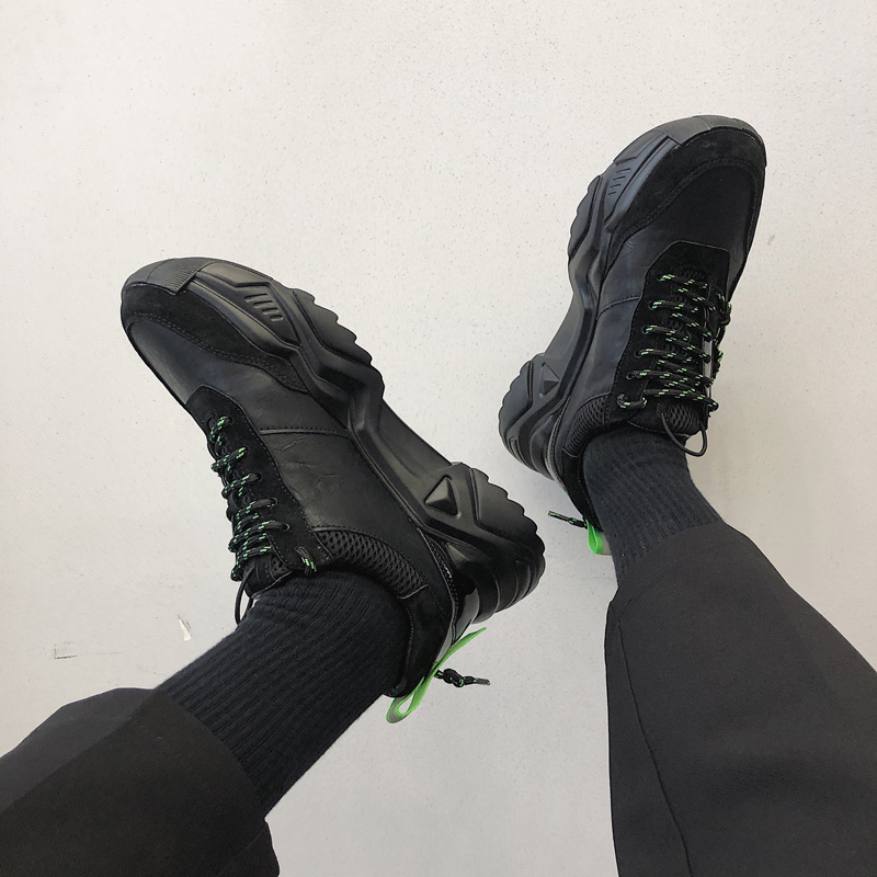 null Sneakers