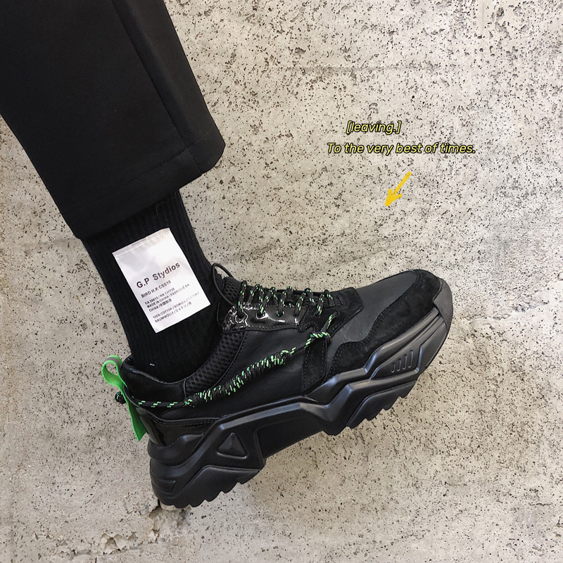 null Sneakers