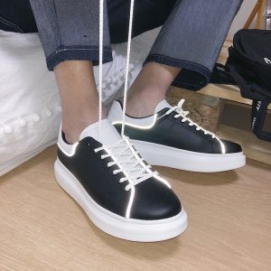 null Sneakers