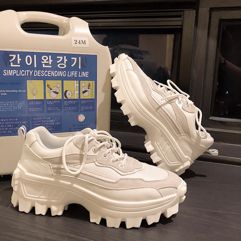 null Sneakers