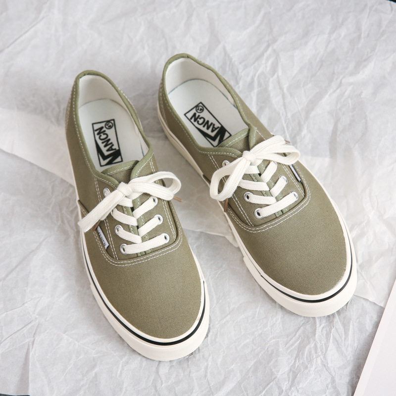 null Sneakers