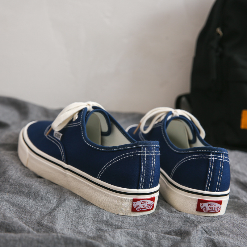 null Sneakers