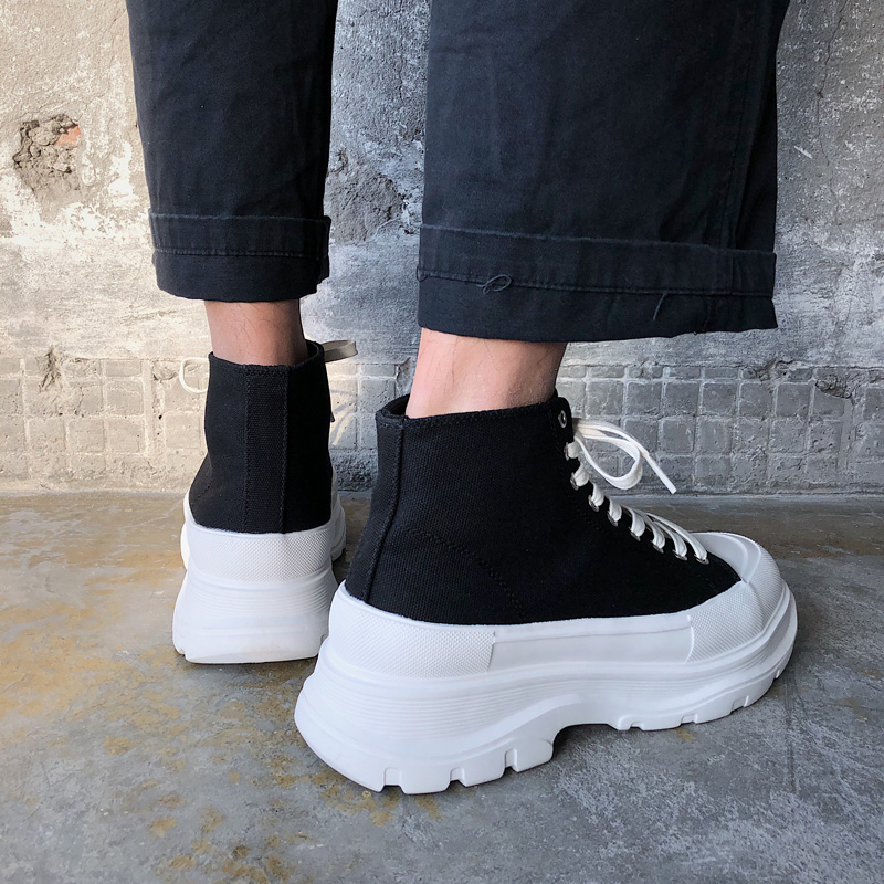 null Sneakers