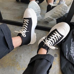 null Sneakers