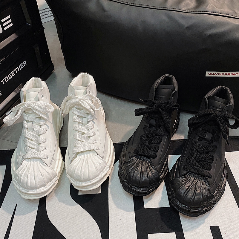 null Sneakers