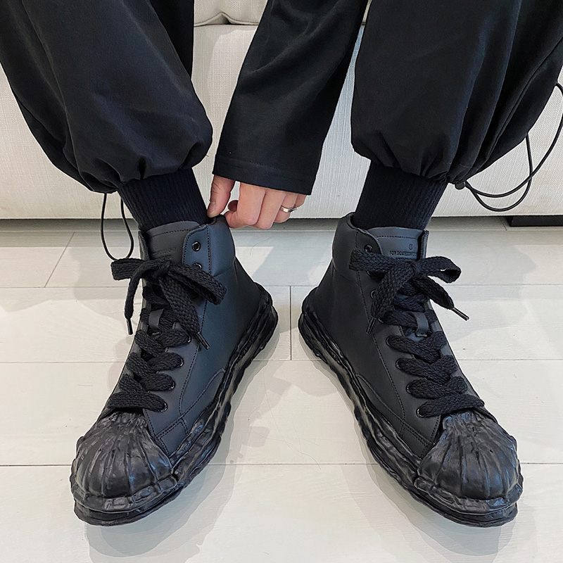 null Sneakers