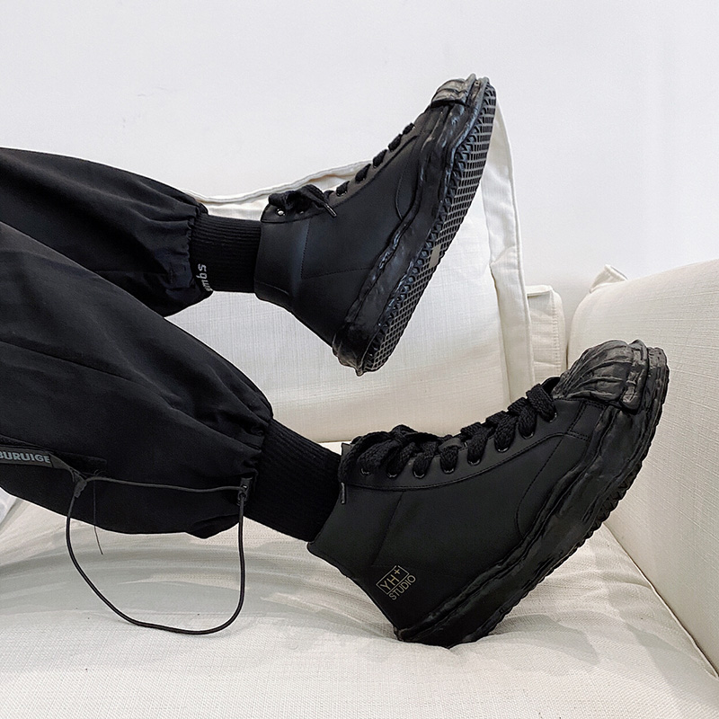 null Sneakers