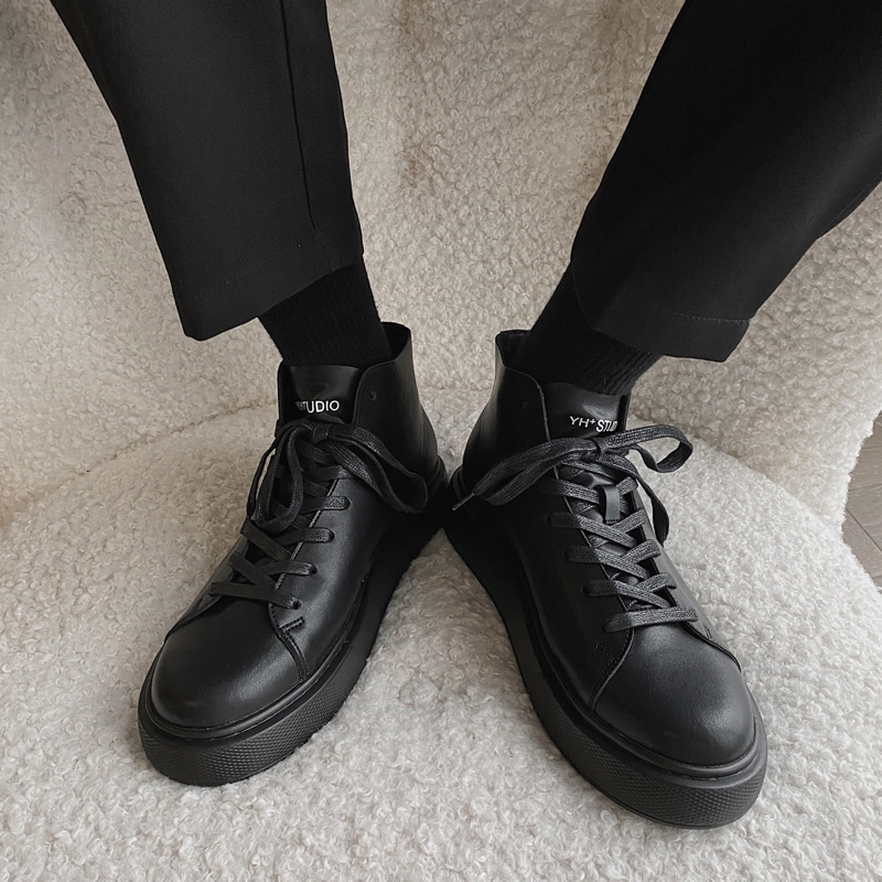 null Sneakers