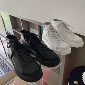 null Sneakers