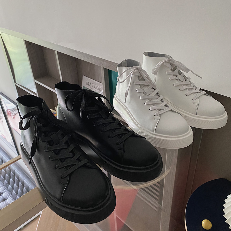null Sneakers