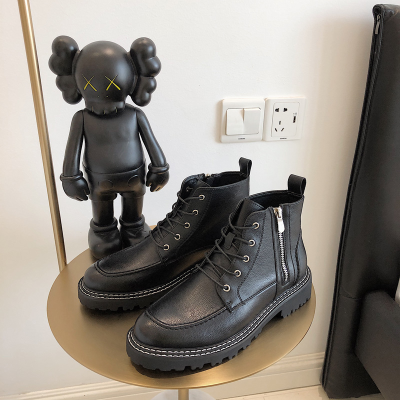 null Boots in Black