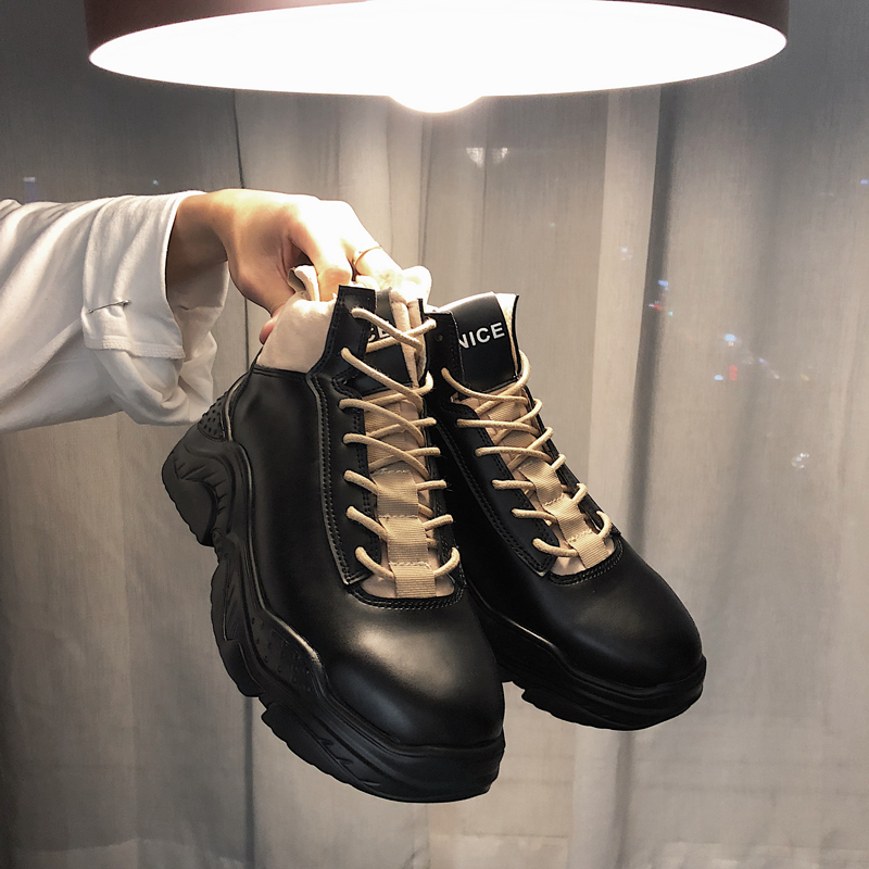 null Sneakers