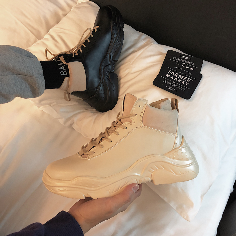 null Sneakers