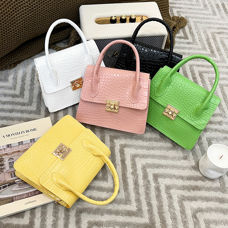 null Shoulder Bag
