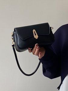 null Shoulder Bag in Black