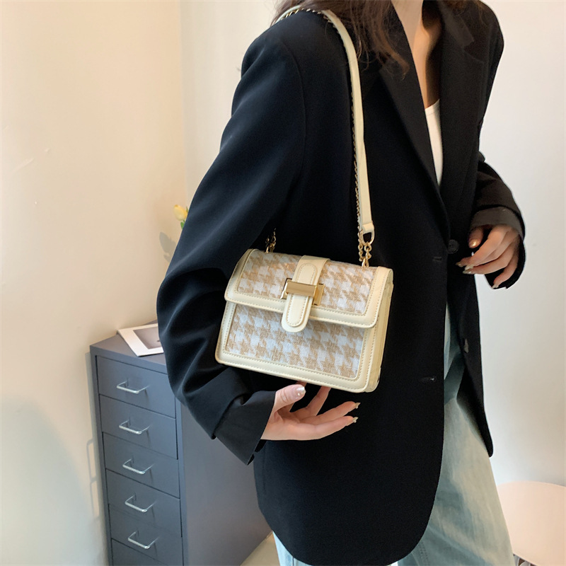 null Shoulder Bag