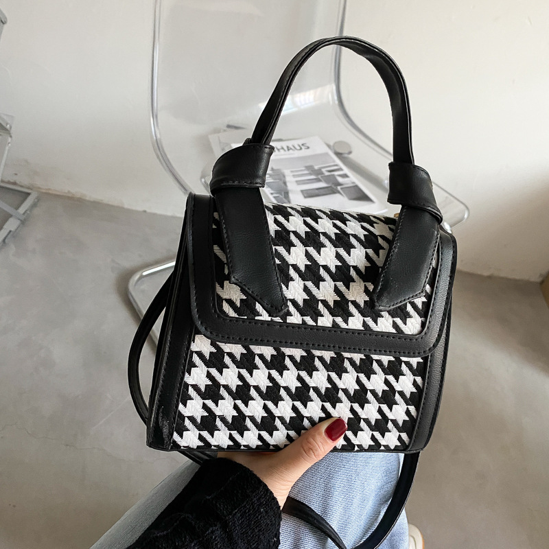null Shoulder Bag