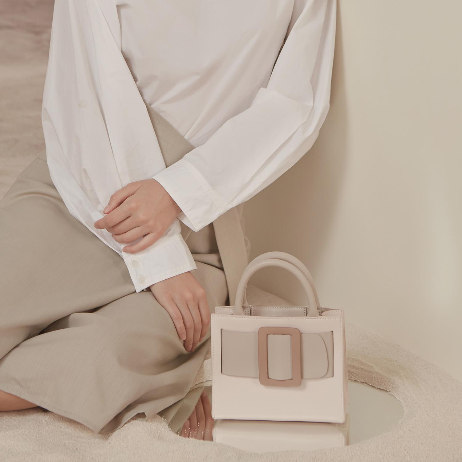 null Shoulder Bag
