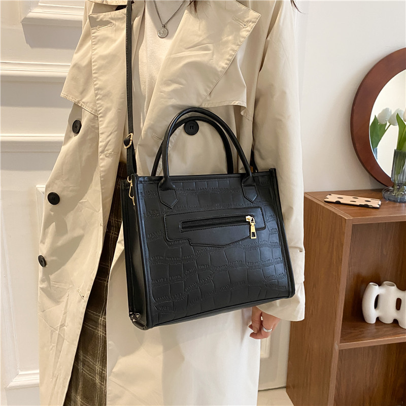 null Shoulder Bag