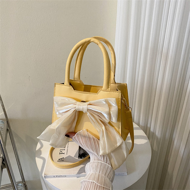 null Shoulder Bag