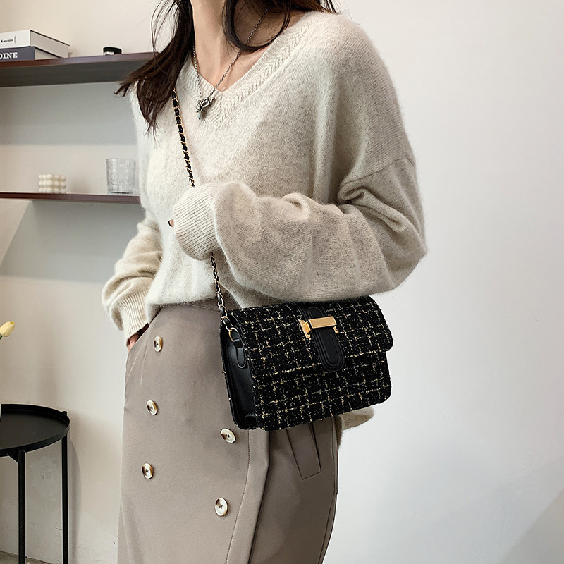 null Shoulder Bag