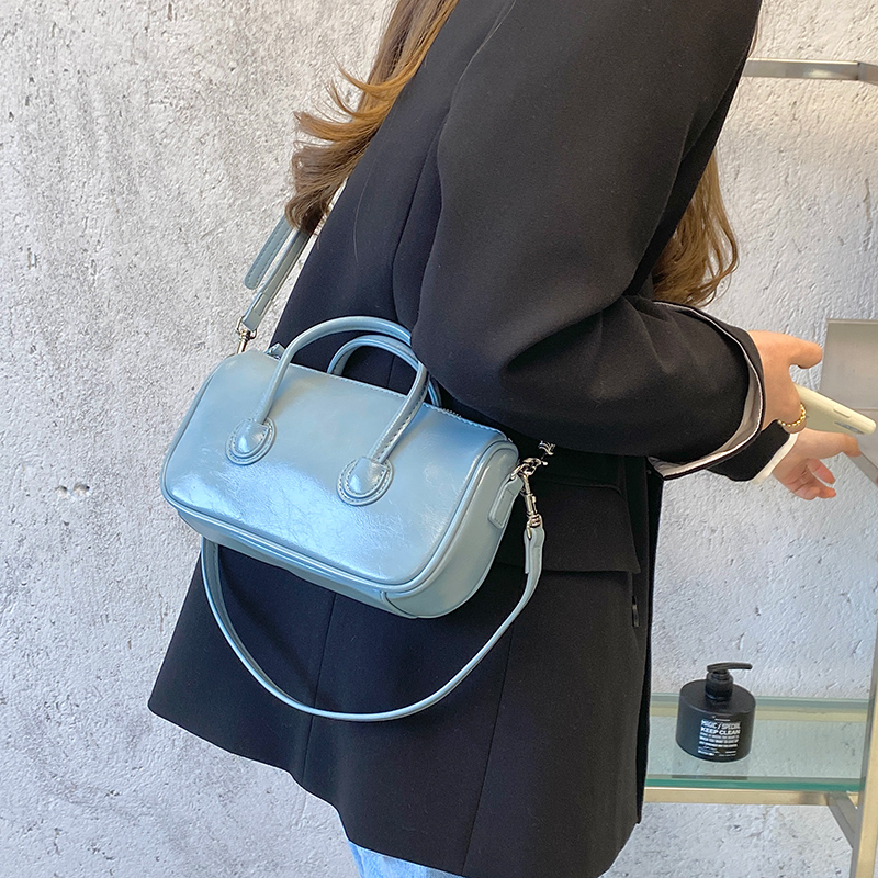 null Shoulder Bag
