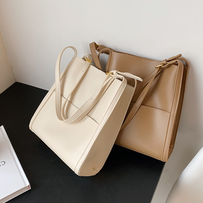 null Shoulder Bag